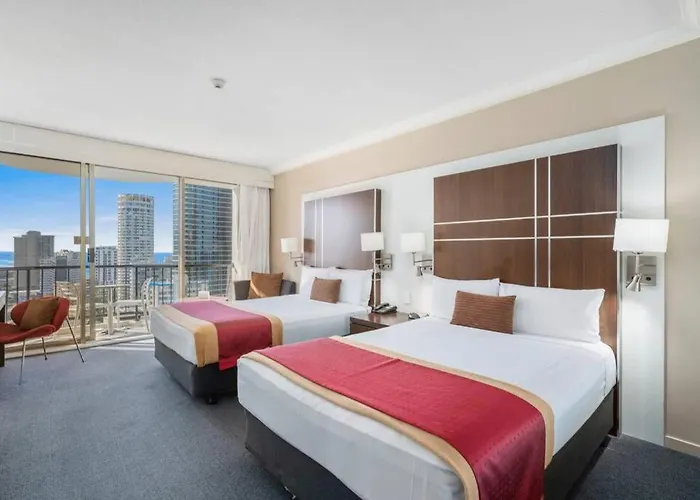 Relax In Luxury In Surfers Paradise!